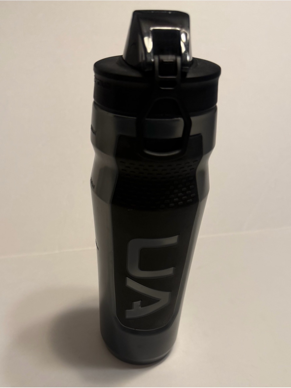 Under Armour Black 32 Ounce Water Bottle Squeeze With Lid